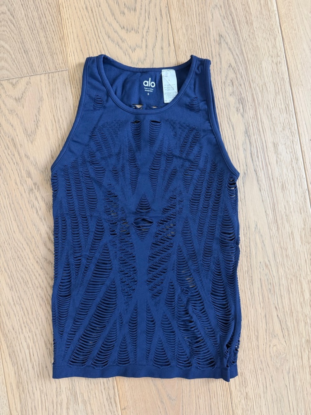 ALO Vixen Fitted Yoga Tank Top